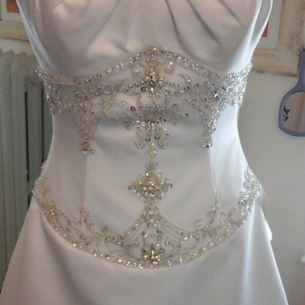 BRIDAL GOWN WHITE - Picture 1 of 7
